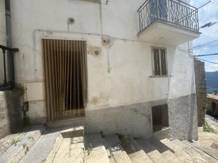 Image No.41-2 Bed Townhouse for sale