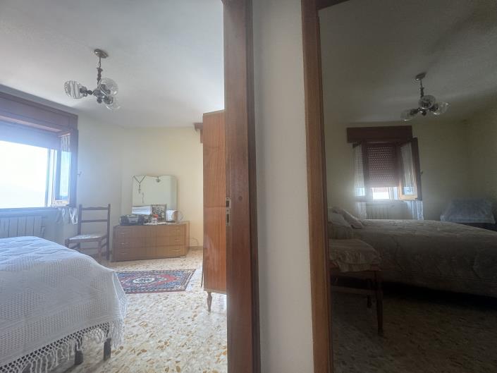 Image No.21-2 Bed Townhouse for sale