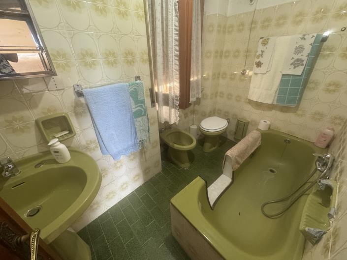 Image No.29-2 Bed Townhouse for sale