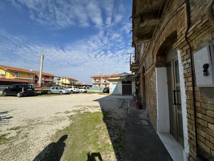 Image No.38-8 Bed Villa / Detached for sale