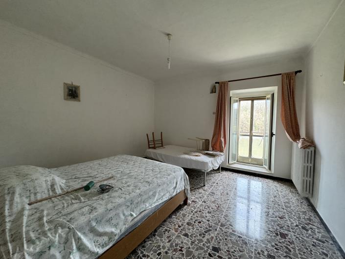 Image No.12-2 Bed House for sale