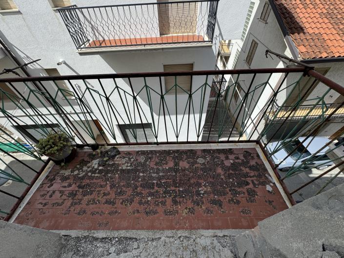 Image No.9-2 Bed Townhouse for sale