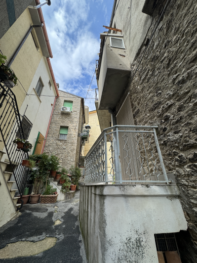 Image No.32-1 Bed Townhouse for sale