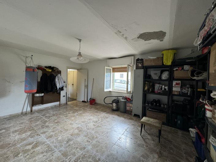 Image No.10-3 Bed Farmhouse for sale