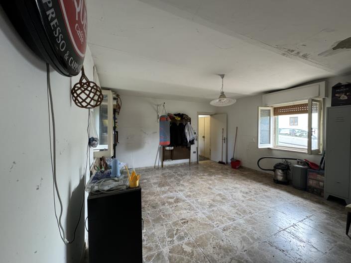 Image No.14-3 Bed Farmhouse for sale