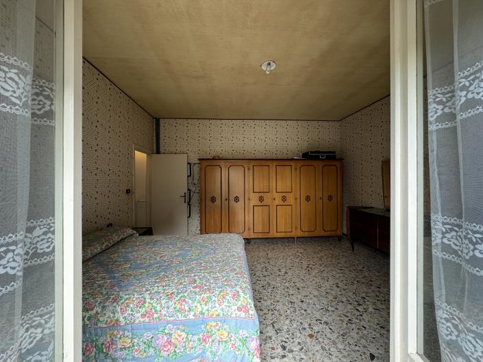 Image No.23-3 Bed Farmhouse for sale