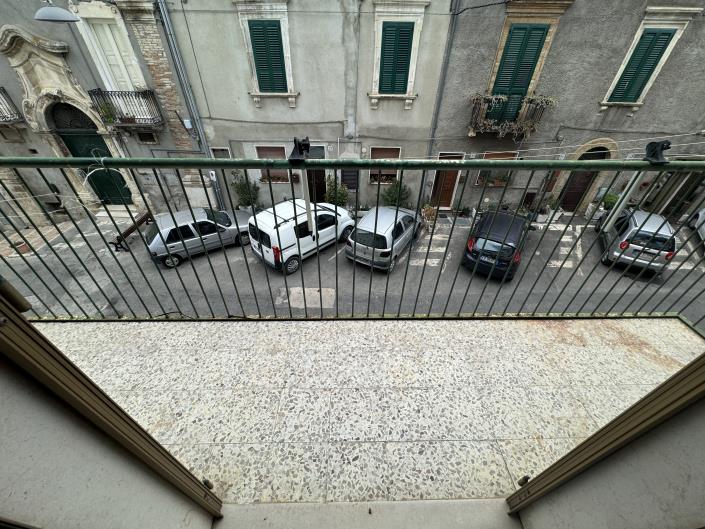 Image No.17-4 Bed Townhouse for sale