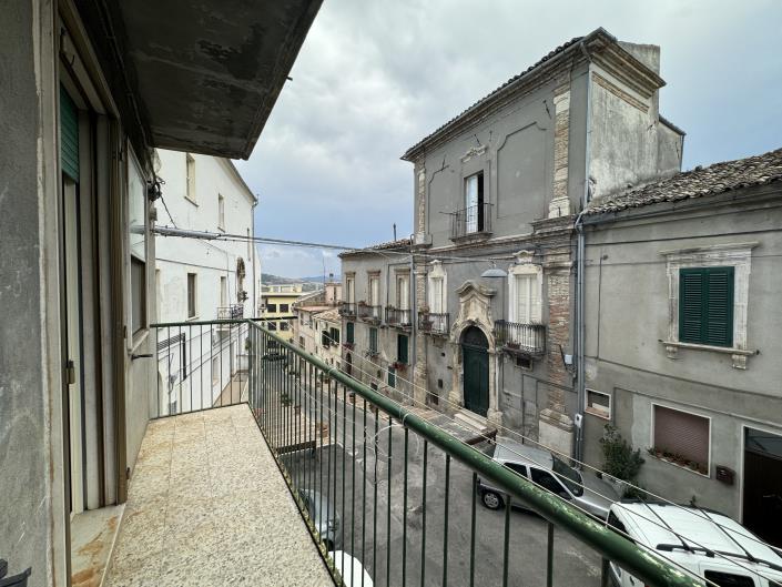 Image No.2-4 Bed Townhouse for sale