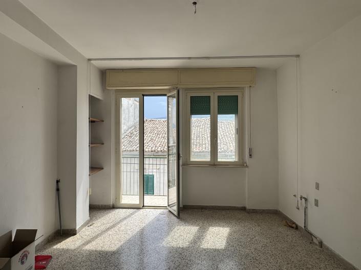 Image No.24-4 Bed Townhouse for sale