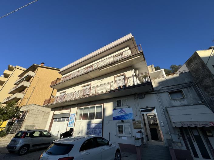 Image No.54-4 Bed Apartment for sale