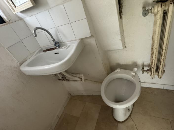 Image No.32-5 Bed Townhouse for sale