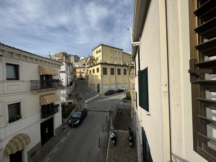 Image No.16-5 Bed Townhouse for sale