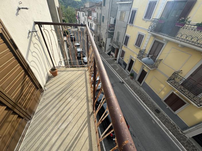 Image No.18-5 Bed Townhouse for sale