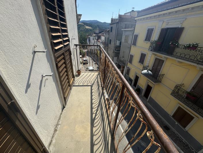 Image No.19-5 Bed Townhouse for sale