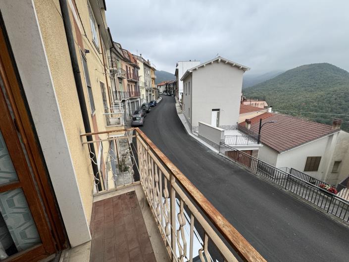 Image No.21-4 Bed Townhouse for sale