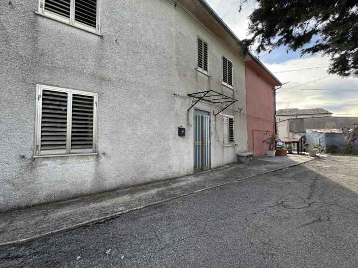 Image No.5-Maison de campagne de 5 chambres à vendre à Tornareccio