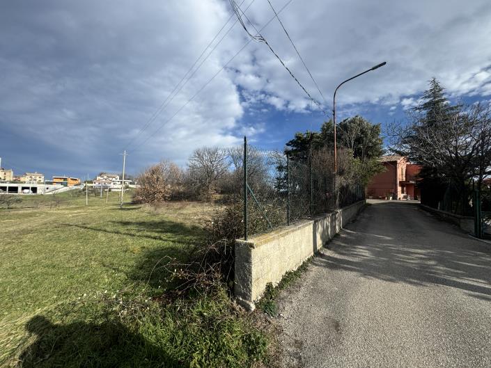 Image No.2-Maison de campagne de 5 chambres à vendre à Tornareccio