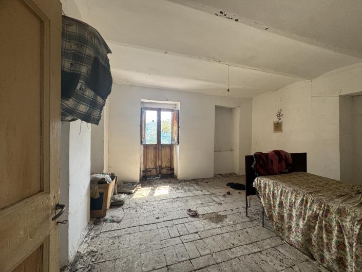 Image No.8-2 Bed Semi-Detached for sale