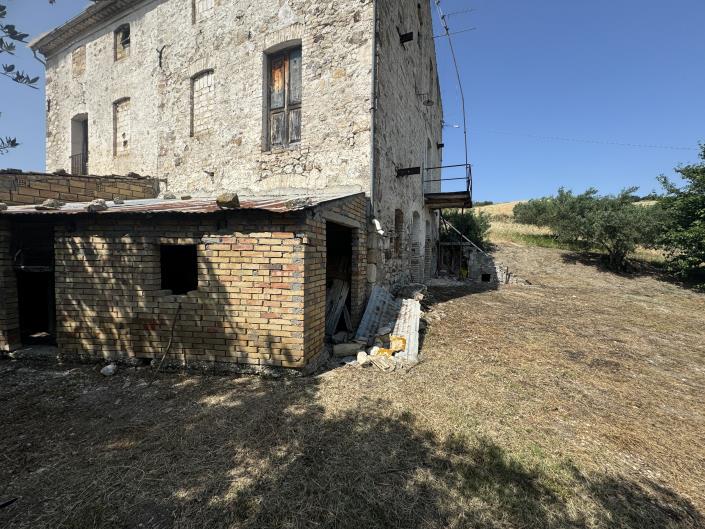 Image No.39-2 Bed Semi-Detached for sale