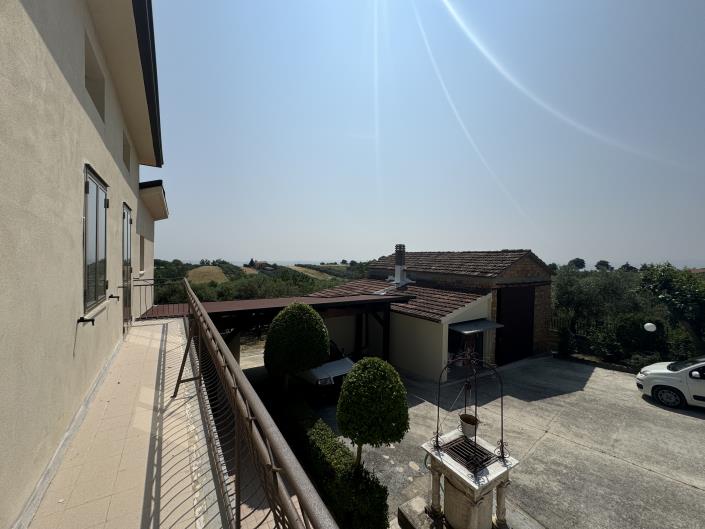 Image No.26-3 Bed Villa / Detached for sale