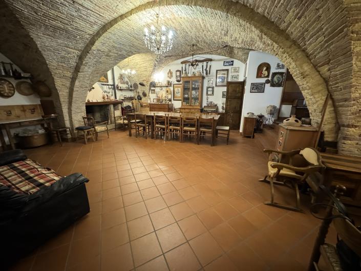 Image No.15-2 Bed Townhouse for sale