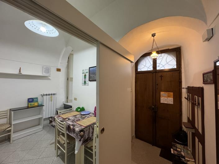 Image No.6-2 Bed Townhouse for sale