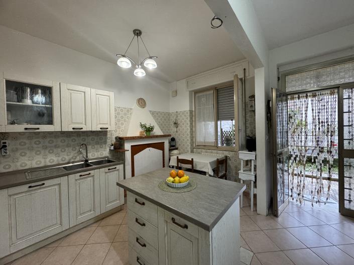 Image No.11-3 Bed Villa / Detached for sale