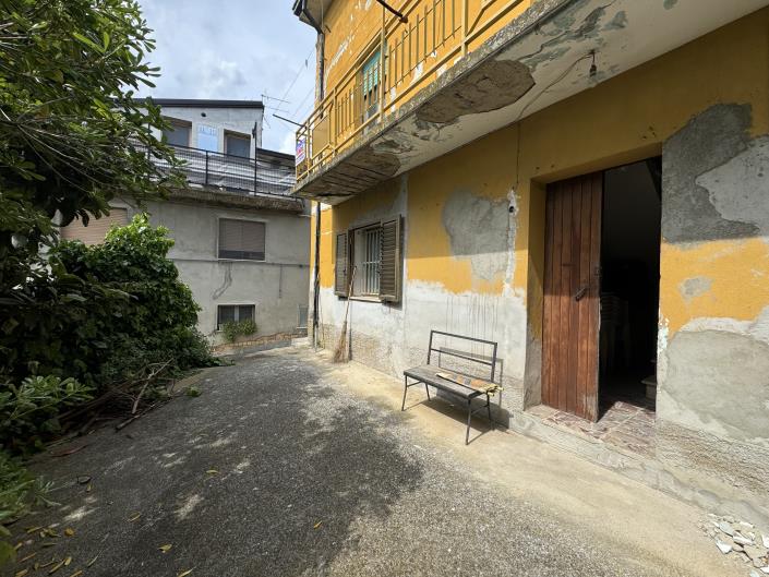 Image No.30-2 Bed Semi-Detached for sale