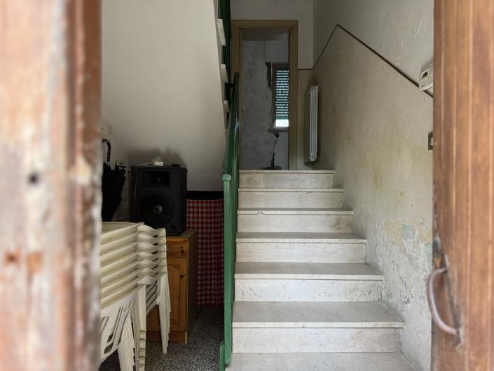 Image No.23-2 Bed Semi-Detached for sale