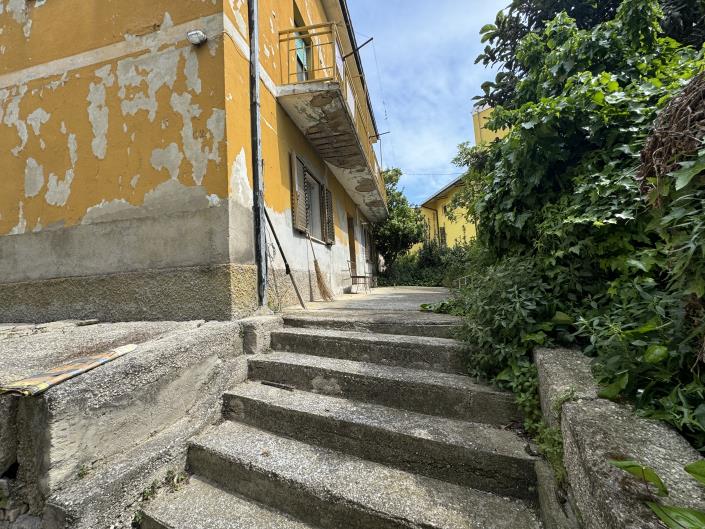 Image No.35-2 Bed Semi-Detached for sale