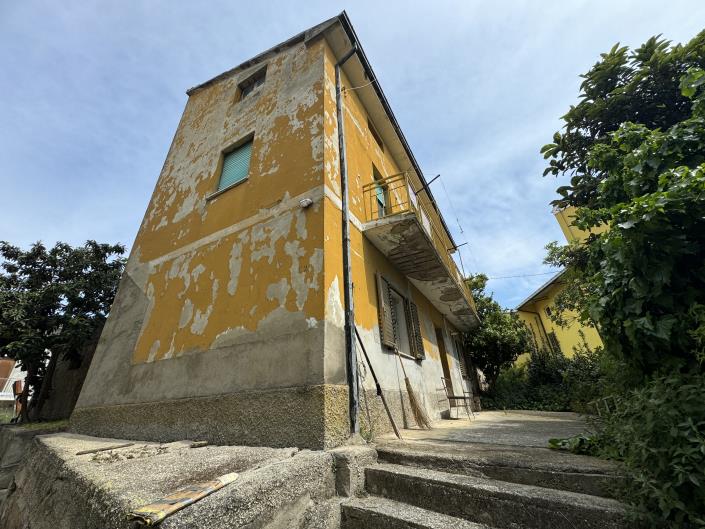 Image No.36-2 Bed Semi-Detached for sale