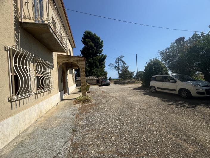 Image No.47-6 Bed Villa / Detached for sale