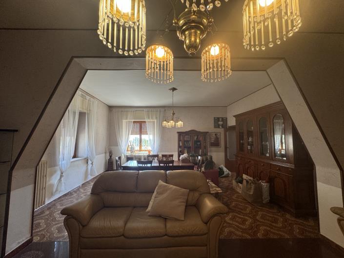 Image No.10-6 Bed Villa / Detached for sale