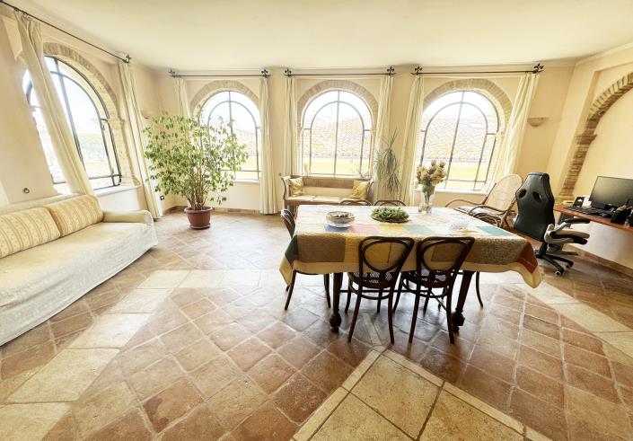 Image No.8-6 Bed Townhouse for sale