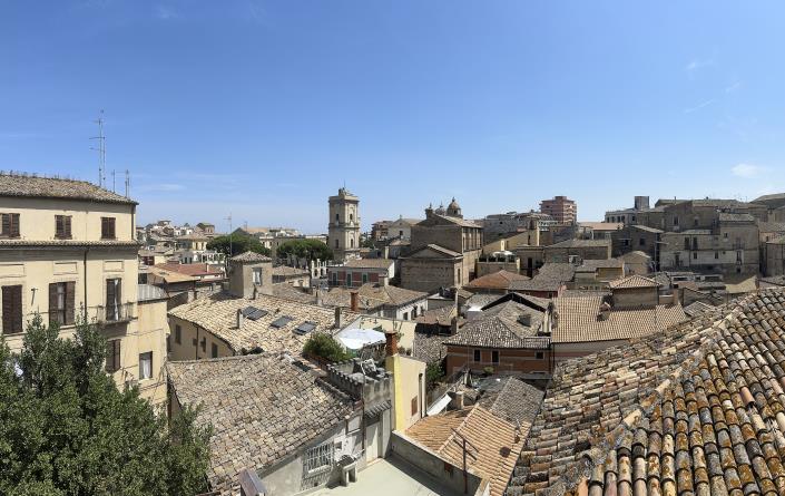 Image No.17-6 Bed Townhouse for sale