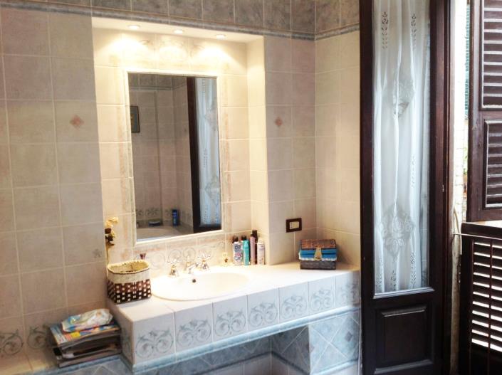 Image No.28-6 Bed Townhouse for sale