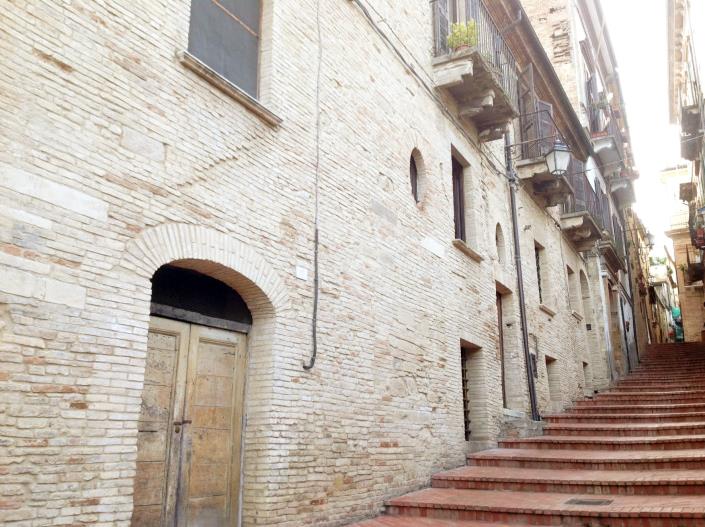 Image No.55-6 Bed Townhouse for sale