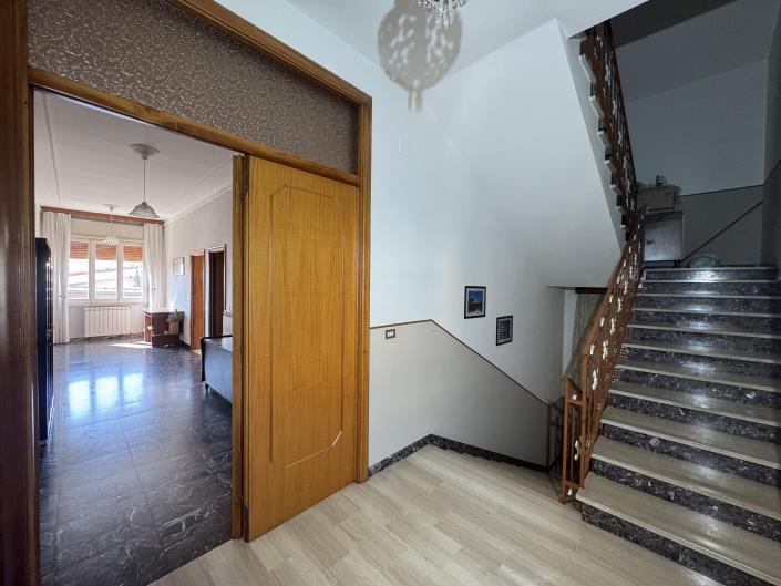 Image No.18-6 Bed Villa / Detached for sale