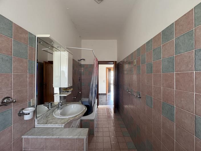 Image No.31-6 Bed Villa / Detached for sale