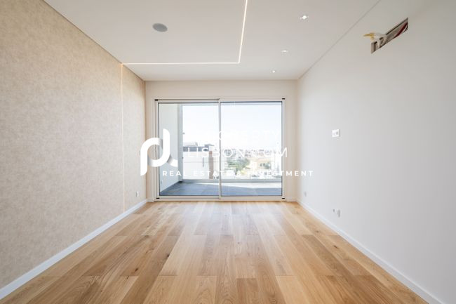 Image No.10-3 Bed Apartment for sale