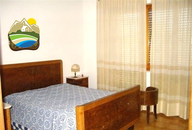 Image No.15-3 Bed Country House for sale