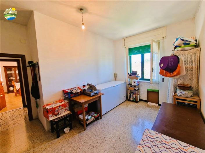 Image No.18-4 Bed Country House for sale