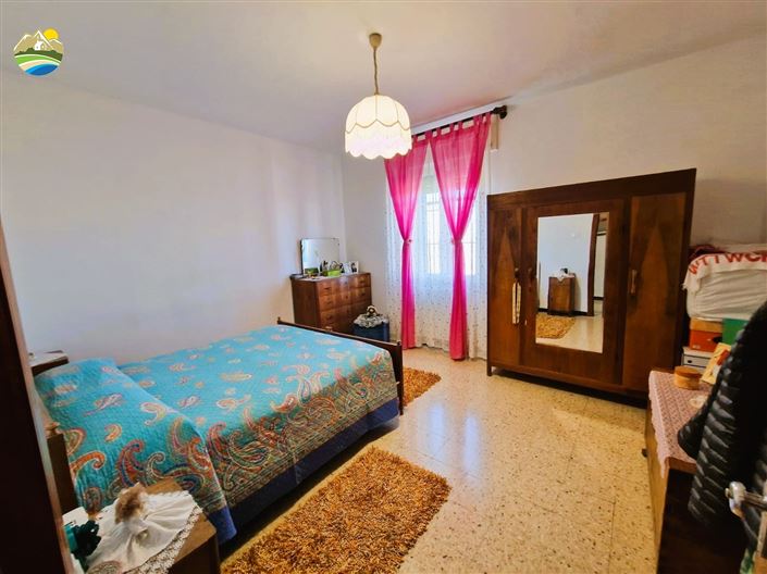 Image No.19-4 Bed Country House for sale