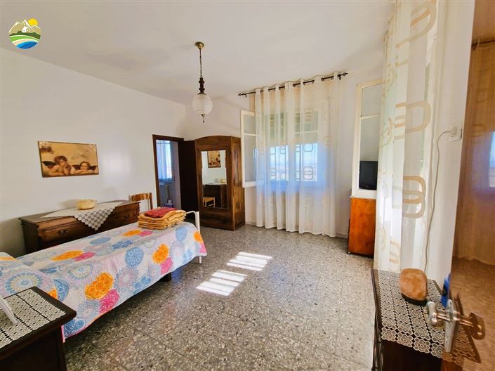 Image No.24-4 Bed Country House for sale