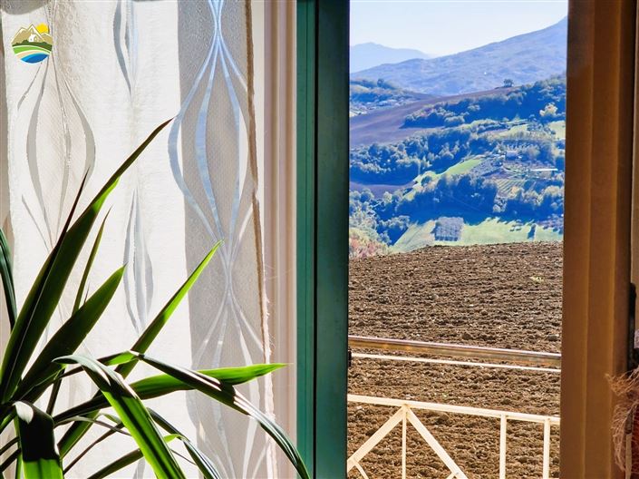 Image No.25-4 Bed Country House for sale