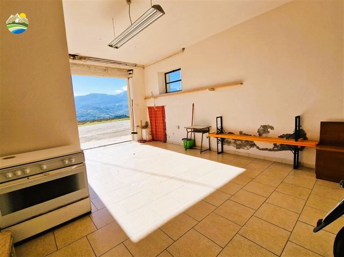 Image No.28-4 Bed Country House for sale