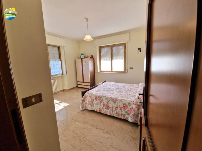 Image No.11-4 Bed Country House for sale