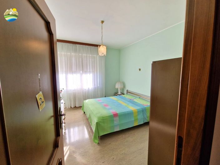 Image No.13-4 Bed Country House for sale