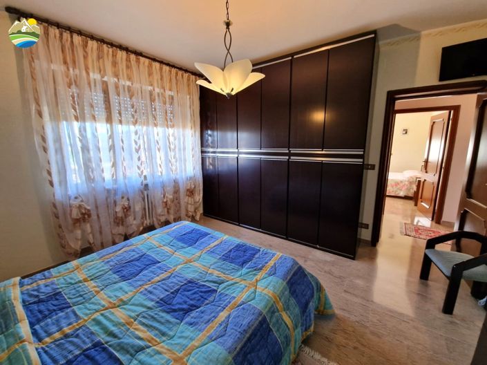 Image No.16-4 Bed Country House for sale