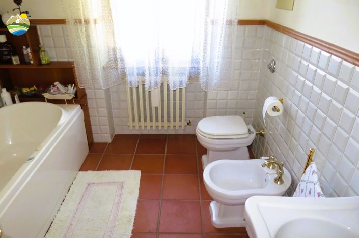 Image No.23-Maison de campagne de 4 chambres à vendre à Bellante